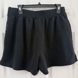 Nike 24.7 ImpossiblySoft Women's Dri-FIT Mid-Rise Loose 4" Shorts - Large